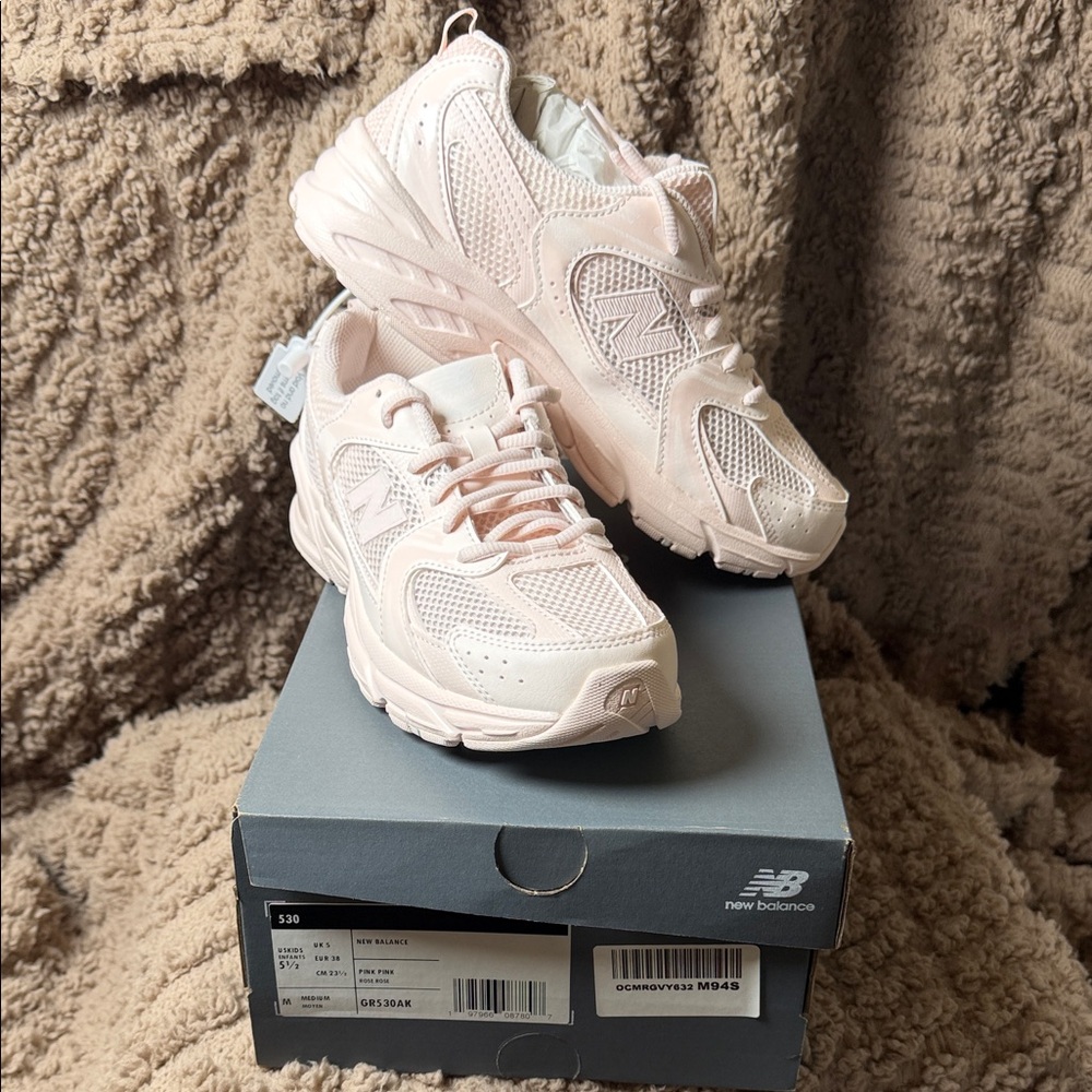 New Balance US Kids Light Pink Sneakers